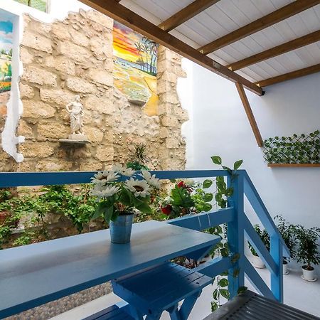 Wonderful Renovated Apartment With Private Patio Atina Dış mekan fotoğraf