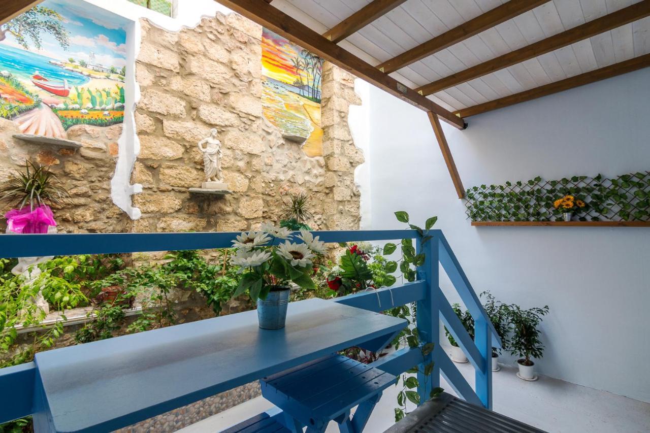 Wonderful Renovated Apartment With Private Patio Atina Dış mekan fotoğraf