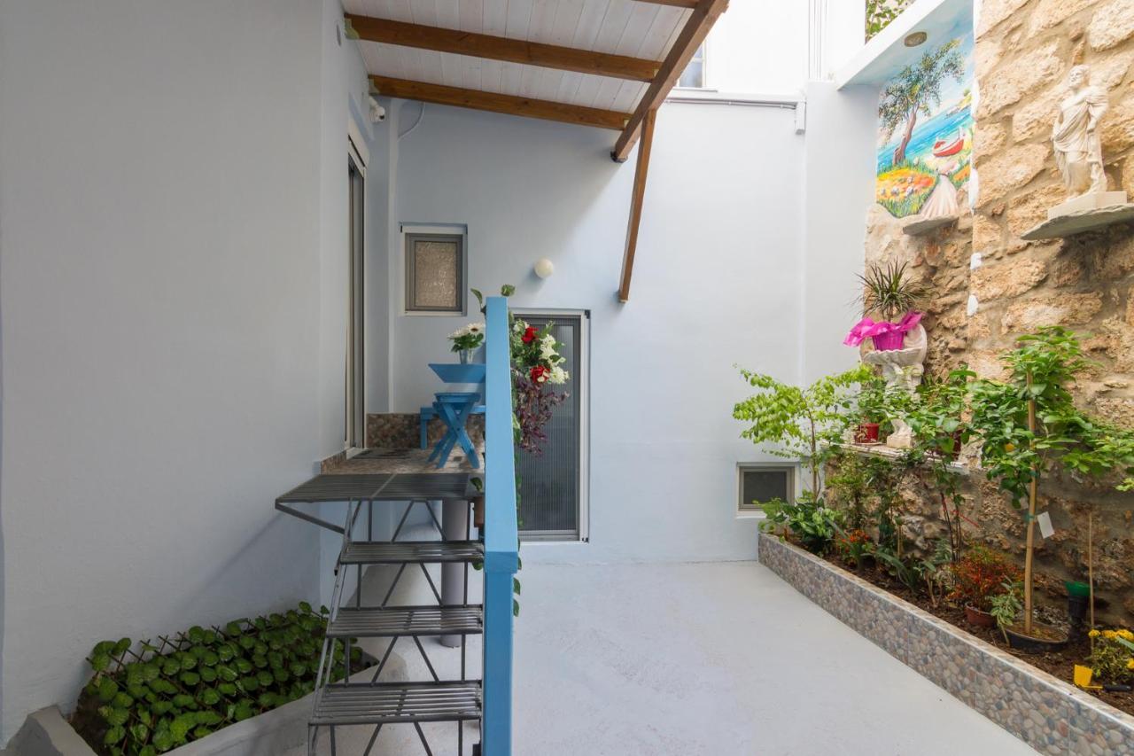 Wonderful Renovated Apartment With Private Patio Atina Dış mekan fotoğraf