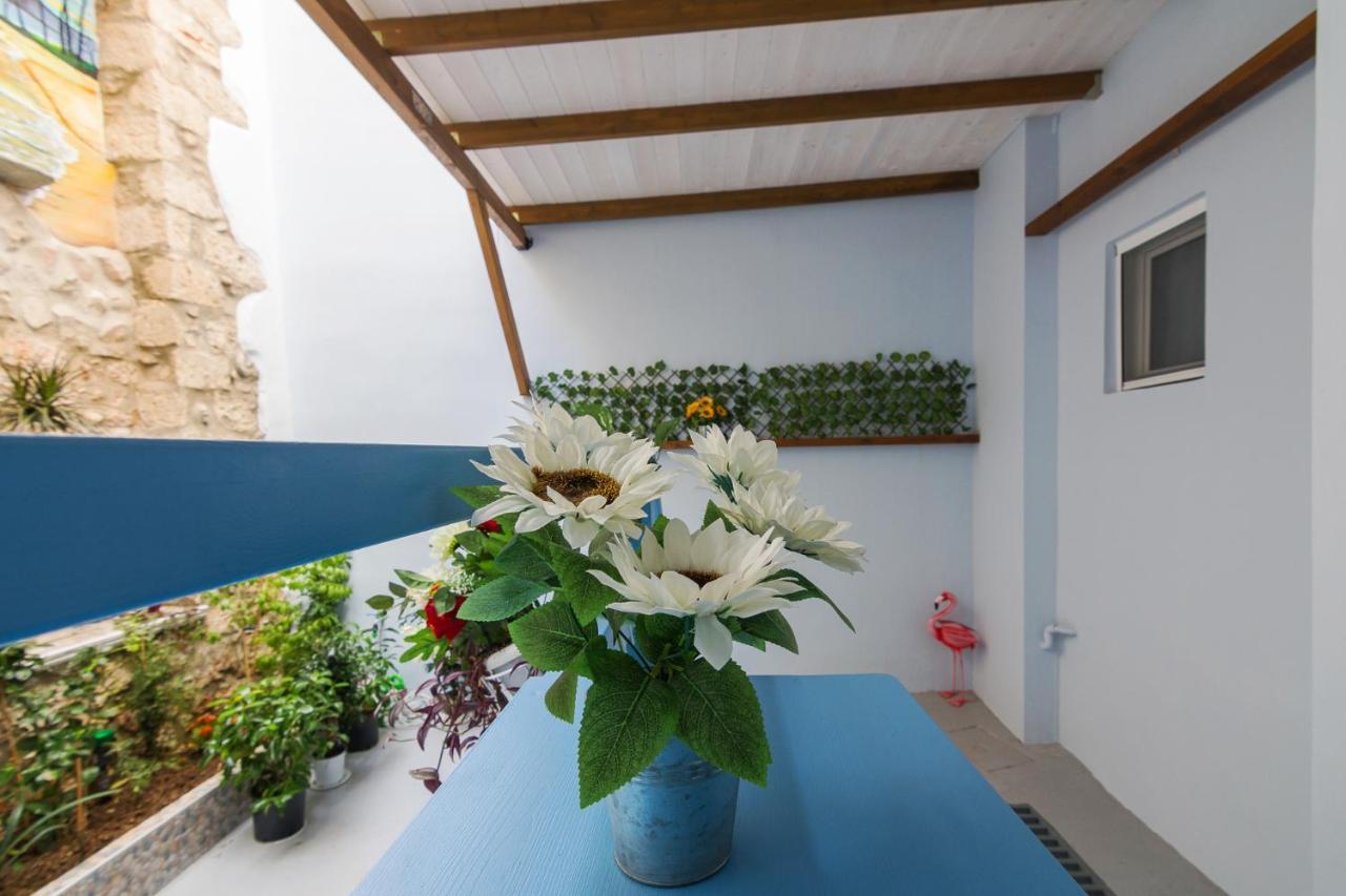 Wonderful Renovated Apartment With Private Patio Atina Dış mekan fotoğraf